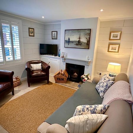 Stylish 3Br Cowes Cottage Close To The Waterfront エクステリア 写真